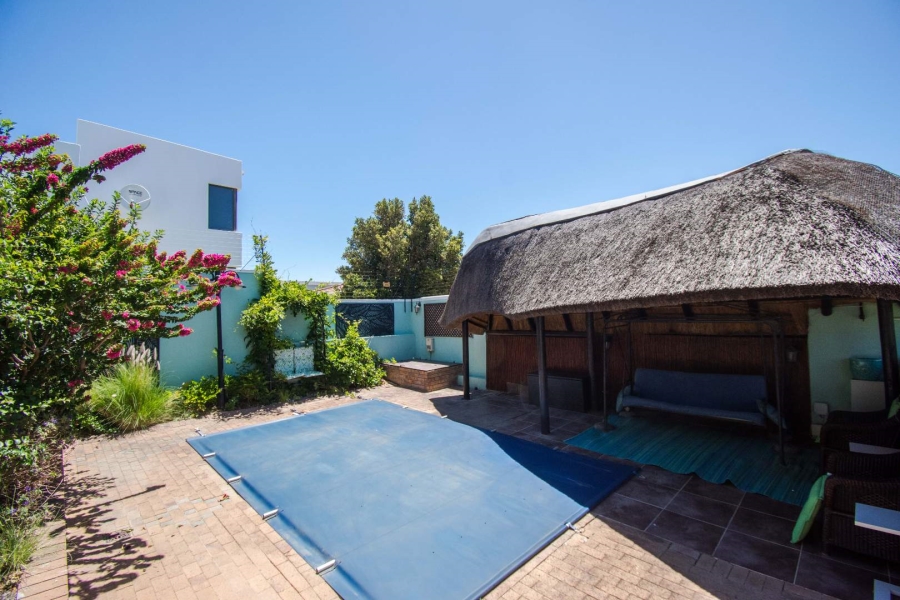 4 Bedroom Property for Sale in Mountainside Western Cape